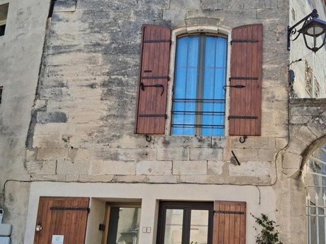Maison vente à Nîmes, Domazan