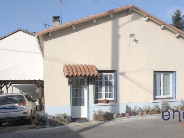 Maison vente à Confolens, Manot