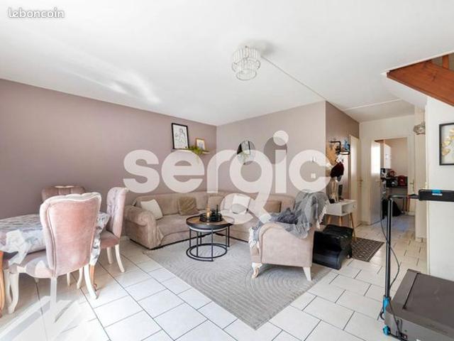 Maison vente à Évry, Petit-bourg