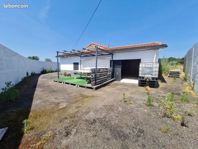 Maison vente à Confolens, Saint-laurent-de-céris