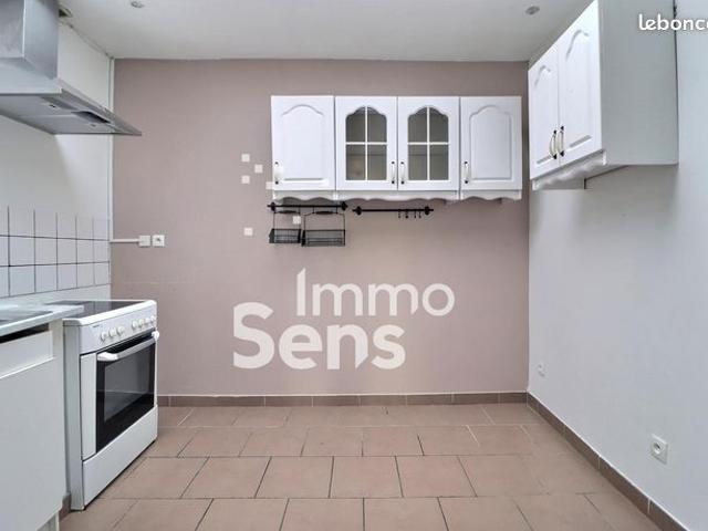 Maison vente à Lille, Croix