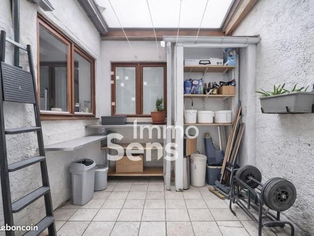 Maison vente à Lille, Croix
