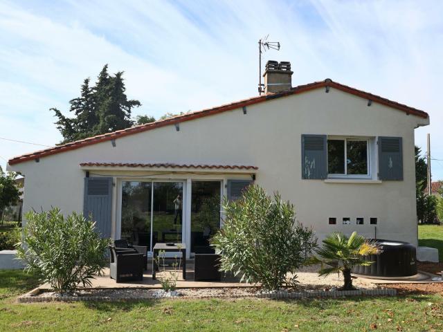 Maison vente à Confolens, Courcôme