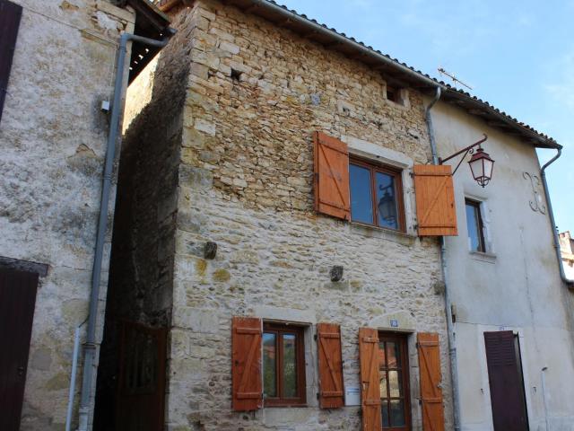 Maison vente à Montmorillon, Charroux