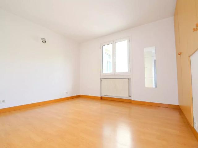 Maison vente à Suresnes, Quartier Liberté