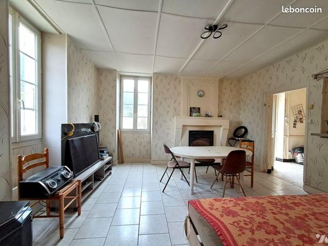 Maison vente à Saintes, Burie
