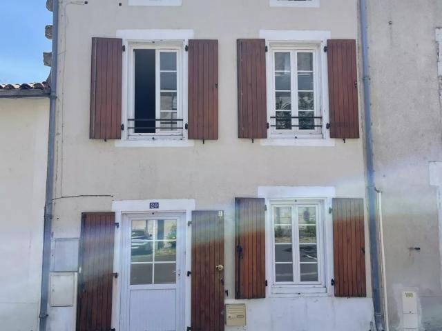 Maison vente à Confolens, Aigre