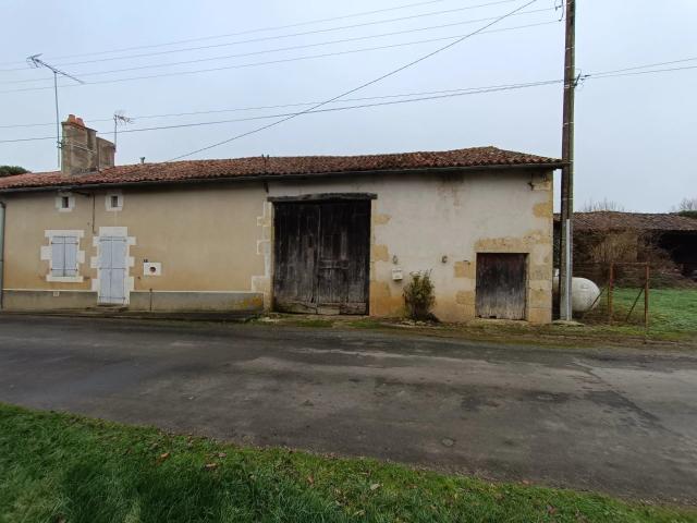 Maison vente à Confolens, Pleuville