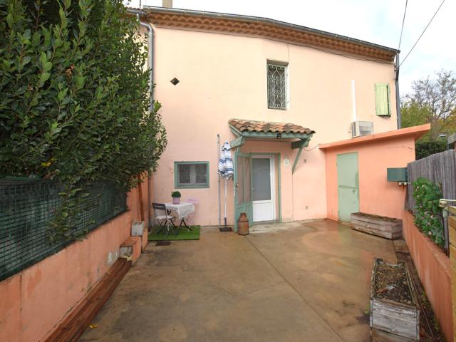 Maison vente à Arles, Cabannes