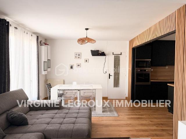 Maison vente à Laval, Saint-pierre-la-cour