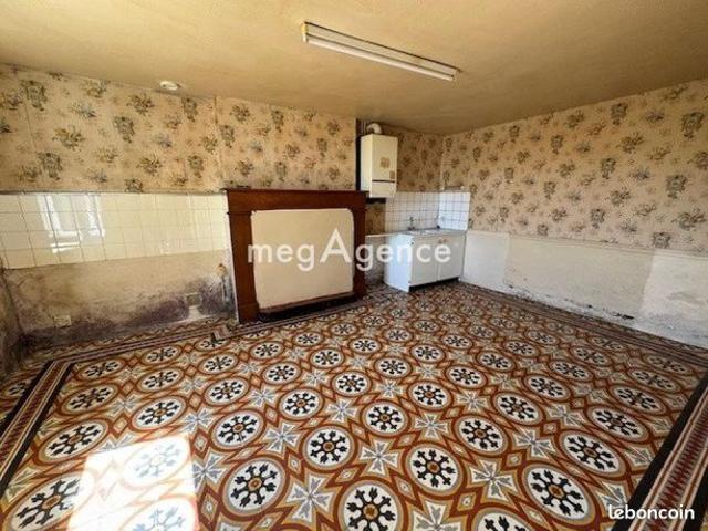 Maison vente à Alençon, Essay