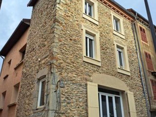 Maison vente à Grenoble, Corps