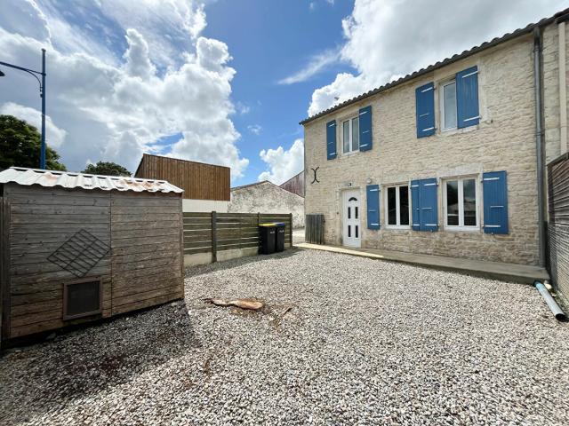 Maison vente à La Rochelle, Croix-chapeau
