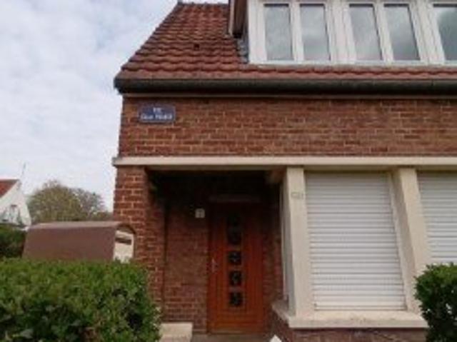 Maison vente à Lille, Croix