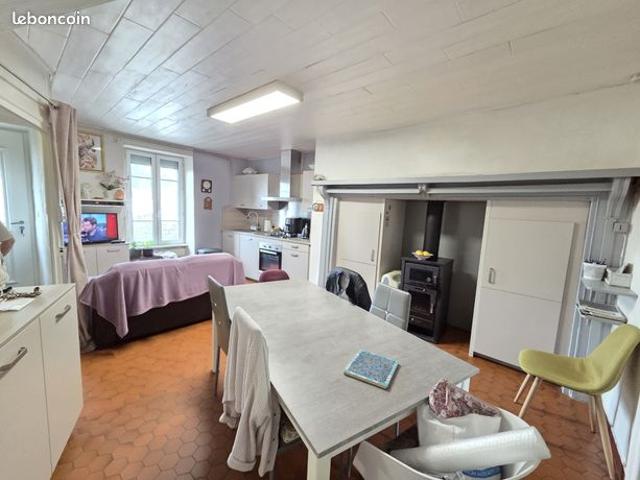 Maison vente à Confolens, Besse
