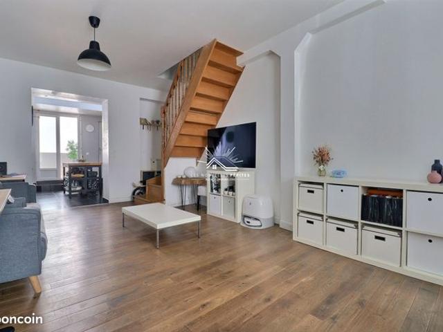 Maison vente à Lille, Croix