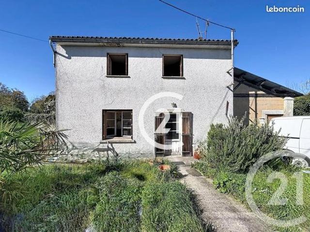 Maison vente à Cognac, Salles-d'angles