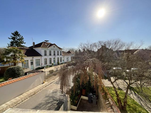Maison vente à Versailles, Montigny-le-bretonneux