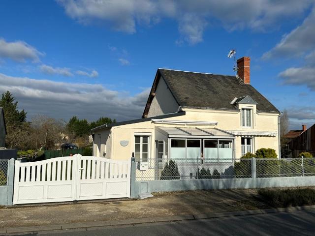 Maison vente à Issoudun, Pruniers
