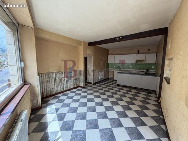 Maison vente à Mauriac, Saint-chamant