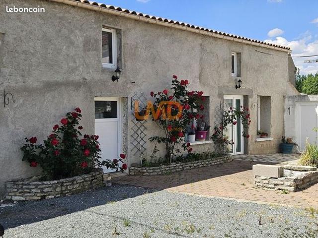 Maison vente à Saint-Jean-d'Angély, Les Eglises-d'argenteuil