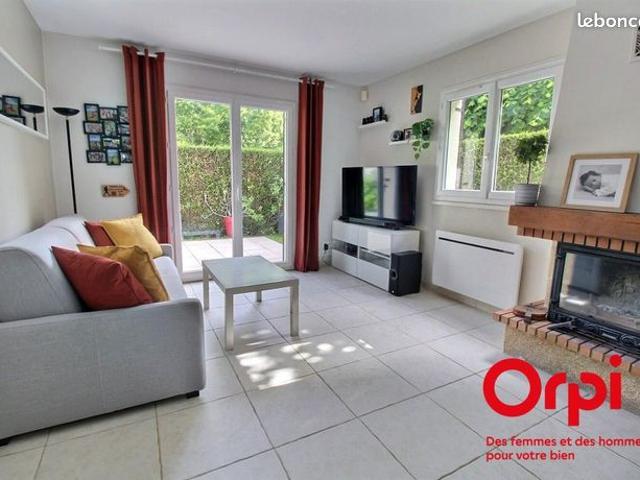 Maison vente à Versailles, Montigny-le-bretonneux