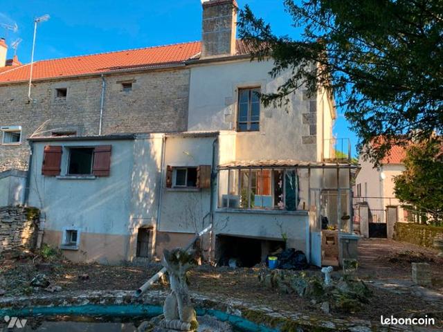 Maison vente à Clamecy, Armes