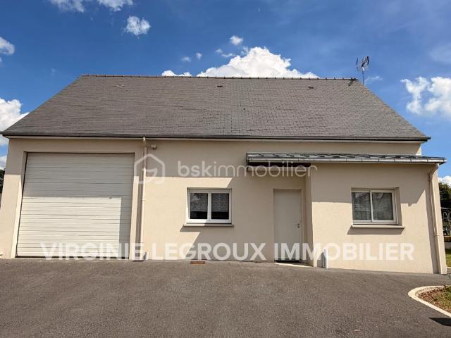Maison vente à Laval, Saint-pierre-la-cour