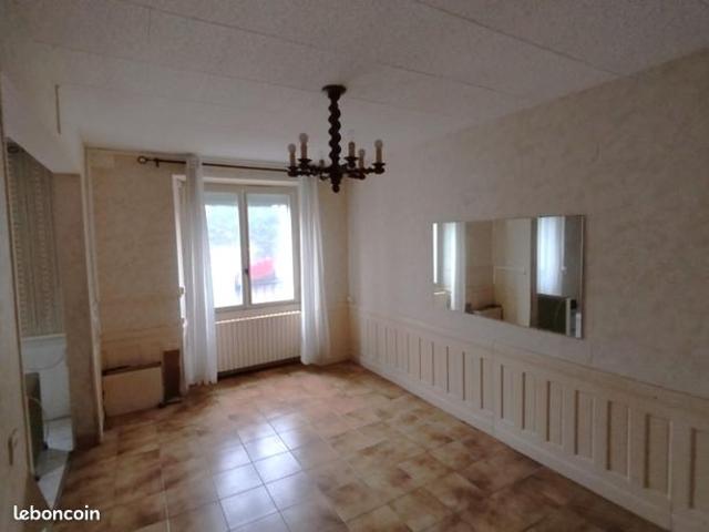 Maison vente à La Flèche, Souligné-flacé