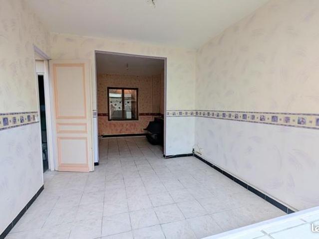 Maison vente à Lille, Croix