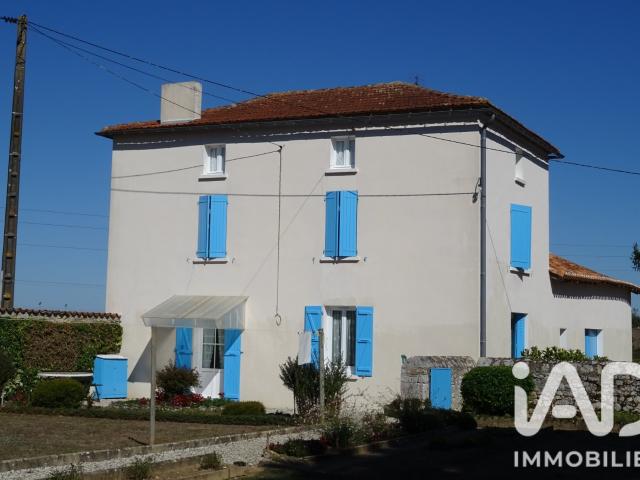 Maison vente à La Rochefoucauld, La Rochefoucauld-en-Angoumois