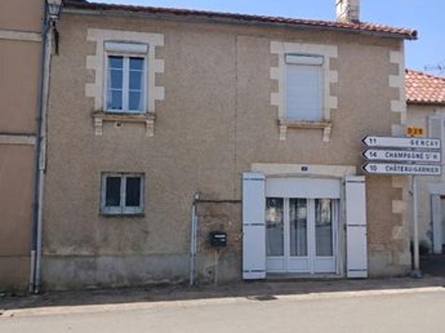 Maison vente à Montmorillon, Saint-secondin