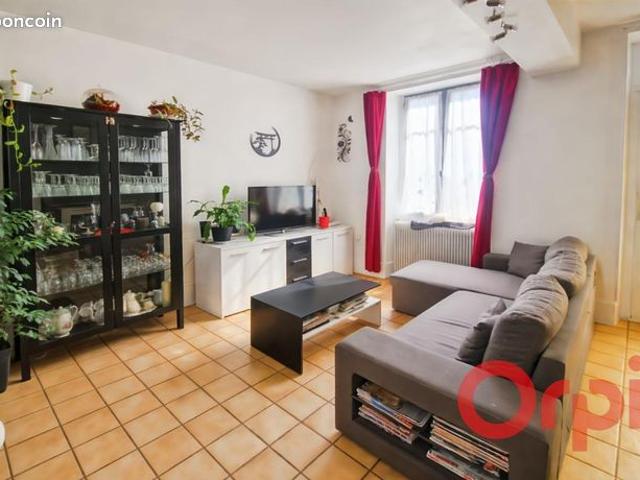Maison vente à Saint-Amand-Montrond, Grossouvre