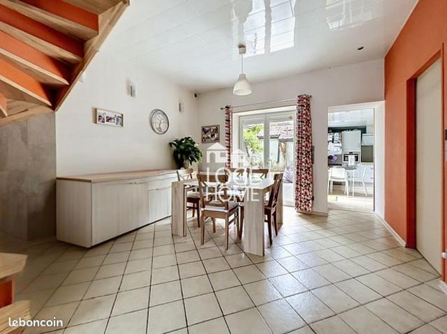 Maison vente à Lille, Croix
