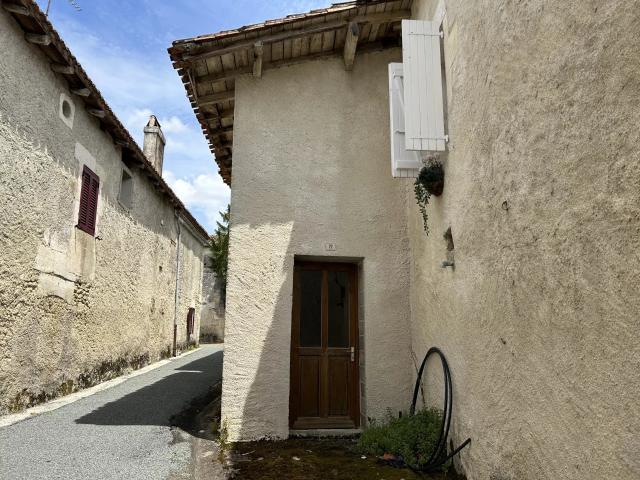Maison vente à Périgueux, Champagne-et-fontaine