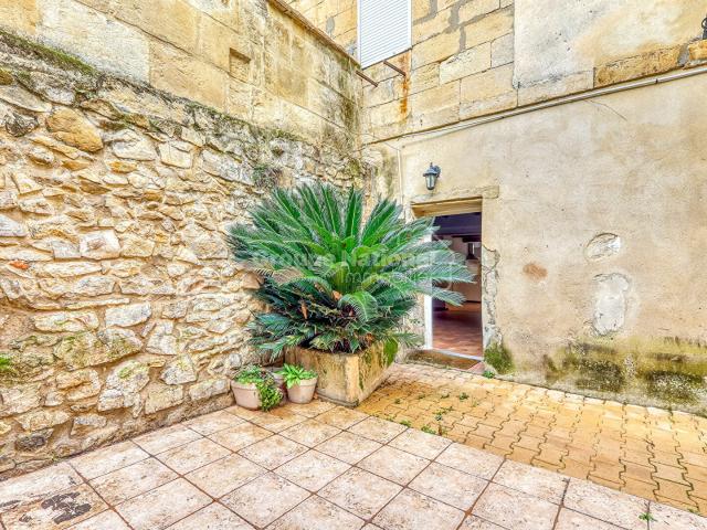 Maison vente à Nîmes, Comps