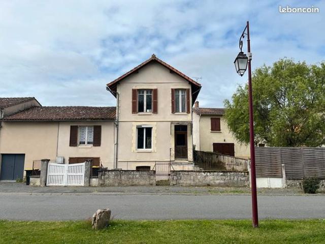 Maison vente à Confolens, Lessac