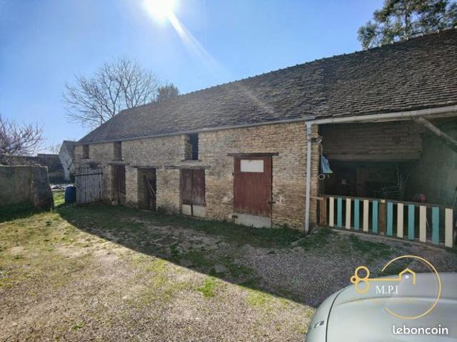 Maison vente à Alençon, Essay