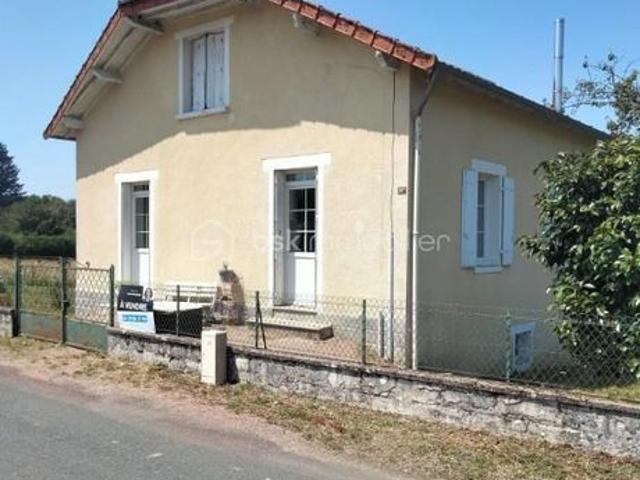 Maison vente à Nontron, Champs-romain