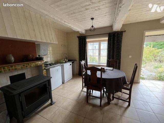 Maison vente à Saint-Nicolas-du-Pélem, Côtes-d'Armor