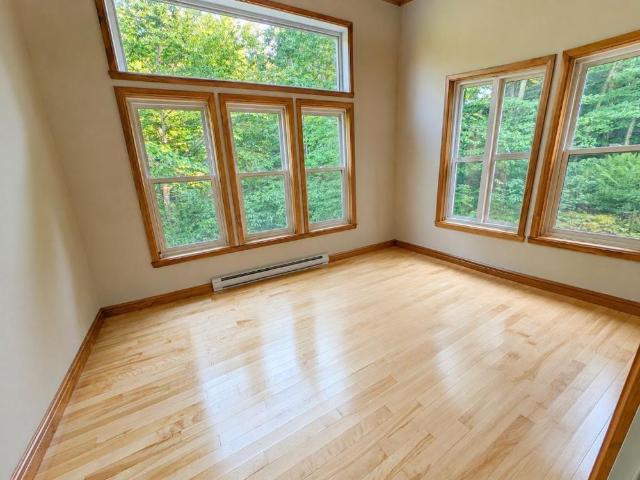 Apartment for rent in Saint-Étienne-de-Bolton, Estrie