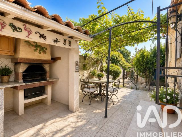 Maison vente à Arles, Cabannes