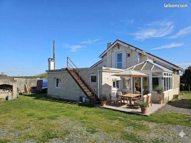 Maison vente à Saint-Jean-d'Angély, La Vergne