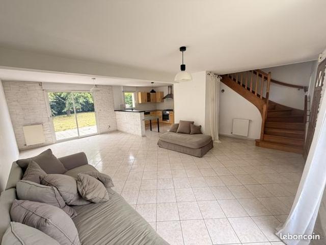 Maison vente à Laval, L'huisserie