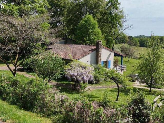 Maison vente à Nontron, Champs-romain