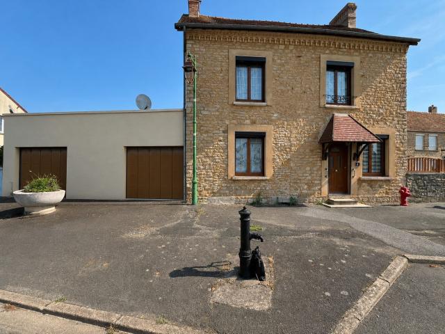 Maison vente à Le Vieux Bourg, Arçonnay