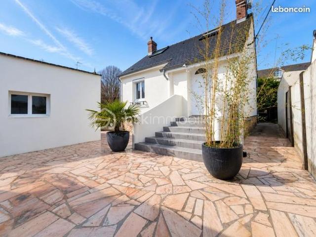 Maison vente à Versailles, Plaisir