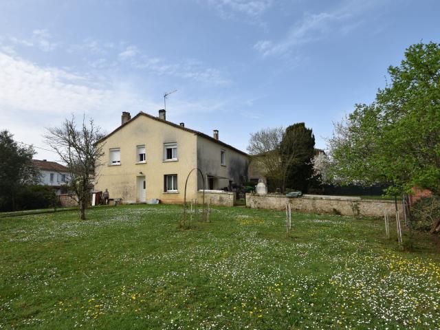 Maison vente à La Rochefoucauld, La Rochefoucauld-en-Angoumois