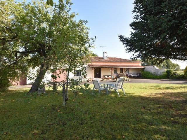 Maison vente à Écuras, Charente