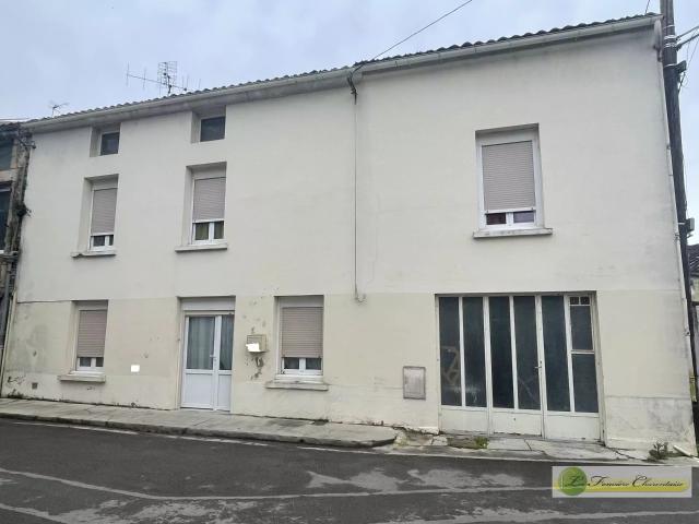 Maison vente à Confolens, Aigre